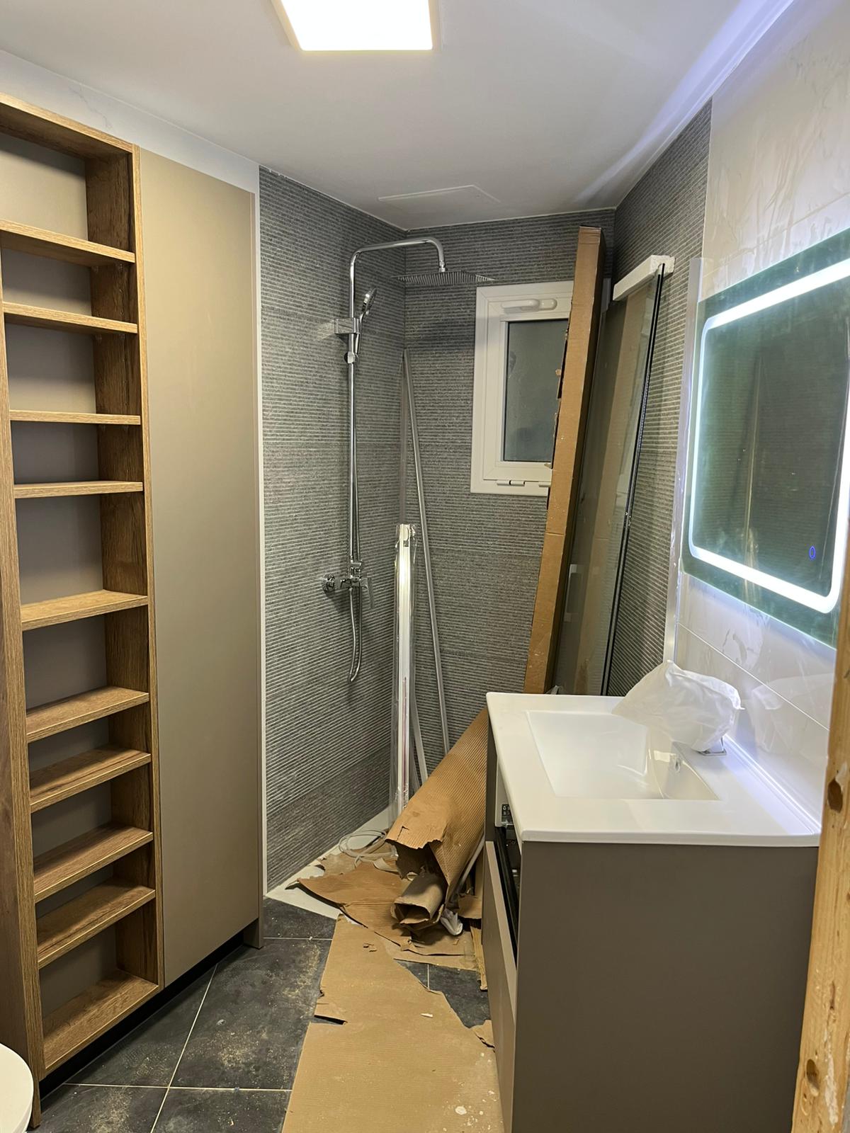 Detalle de baño con mármol