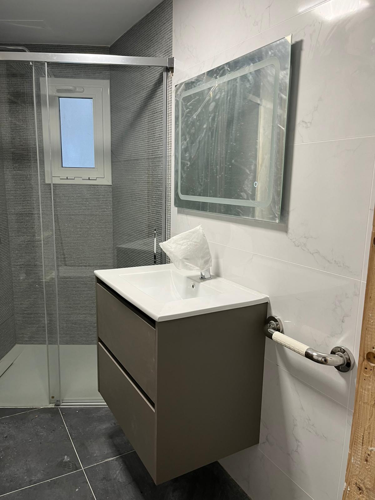 Revestimiento de la ducha con relieve texturizado